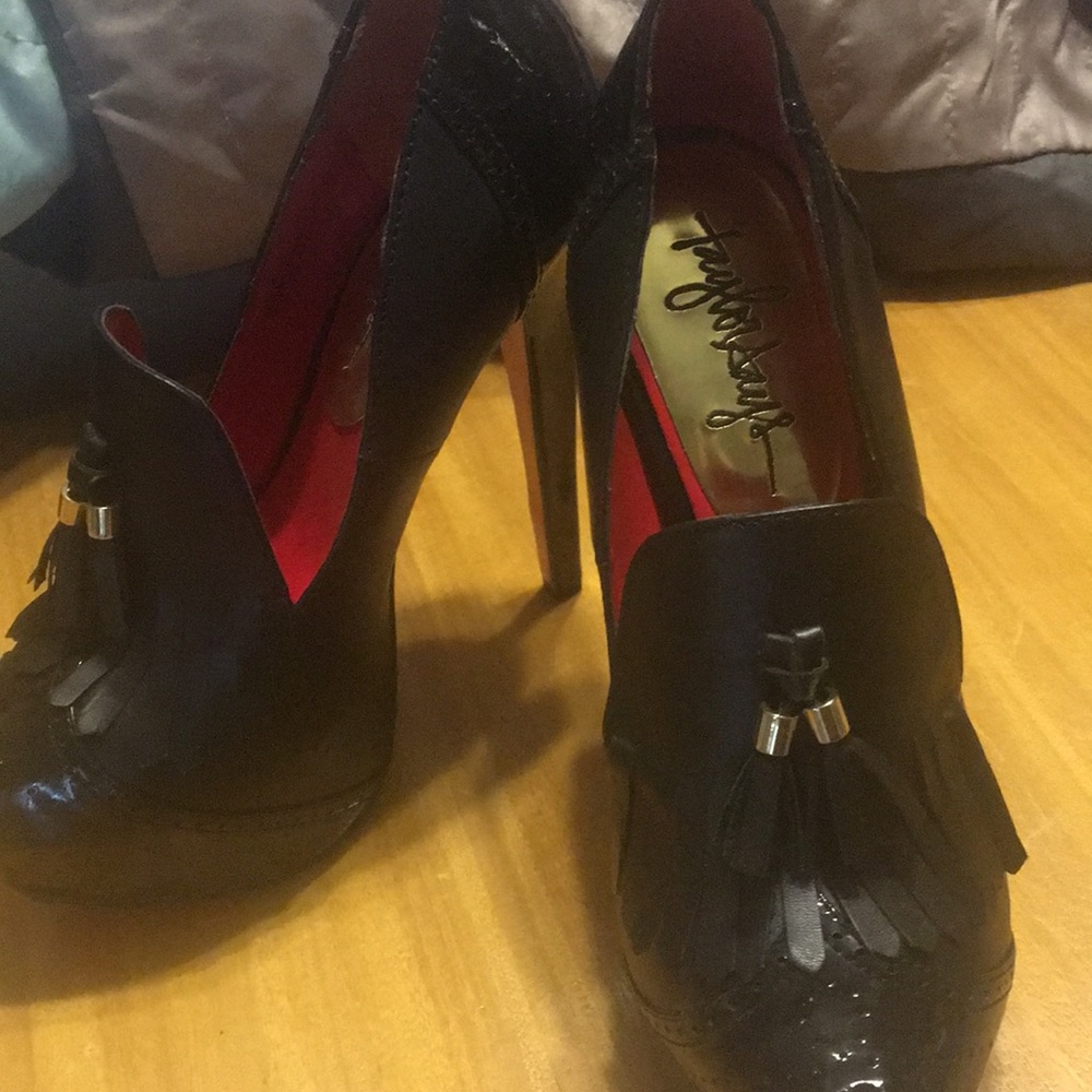 TaylorSays Heels-excellent condition